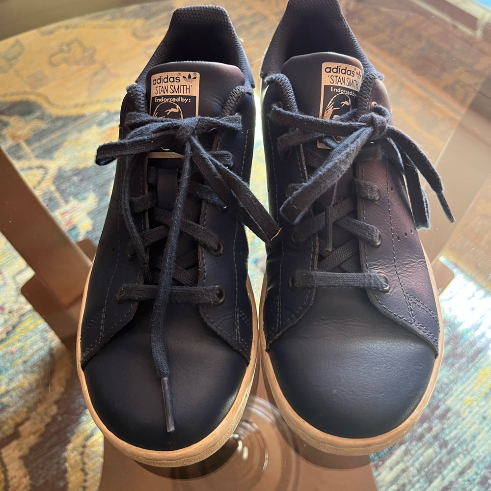 Girls size 1.5 Adidas navy blue Stan Smith athletic shoes
